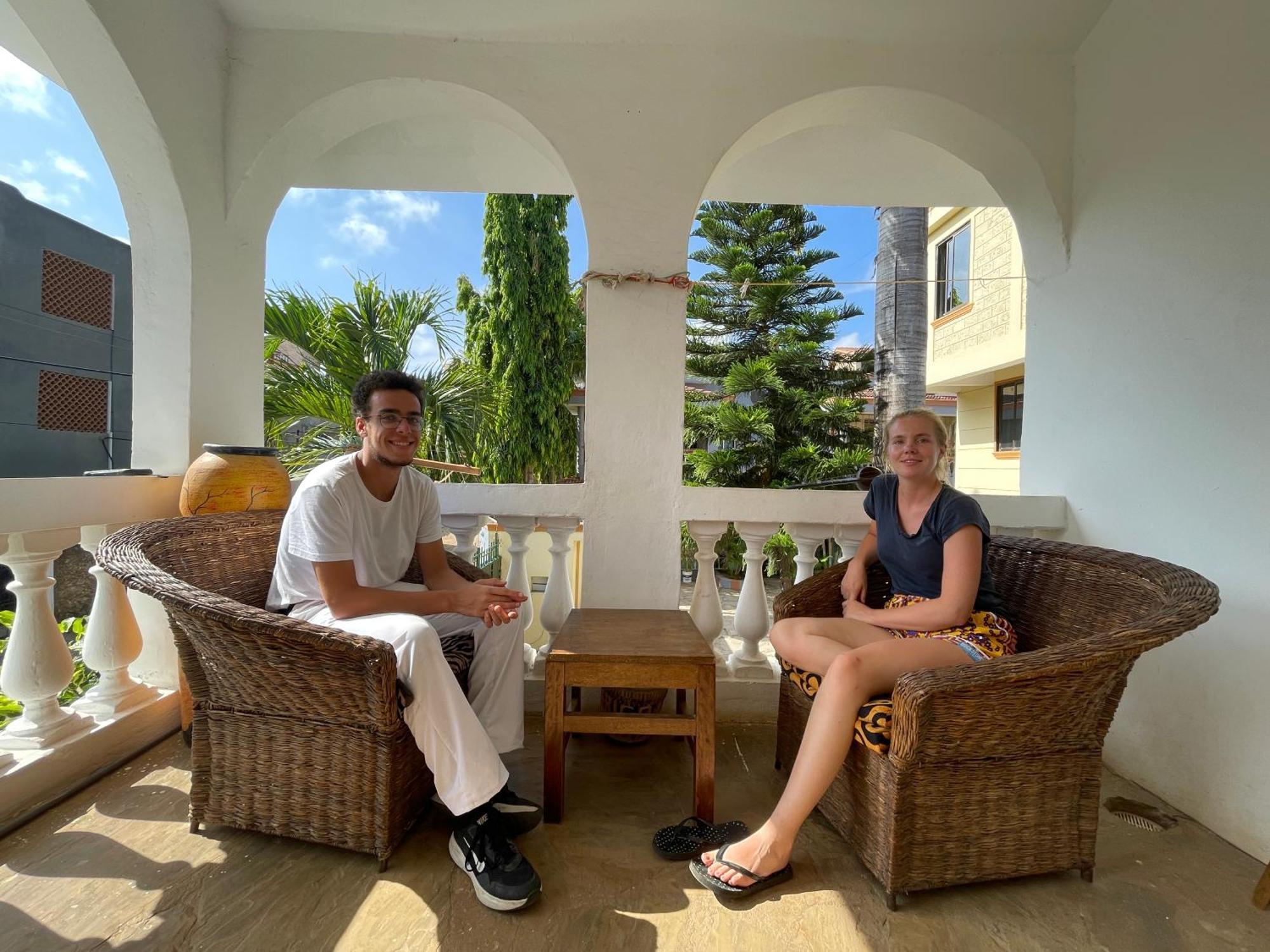 Akogo House - Bnb , Hostel, Backpackers & Volunteer Center Μομπάσα Εξωτερικό φωτογραφία
