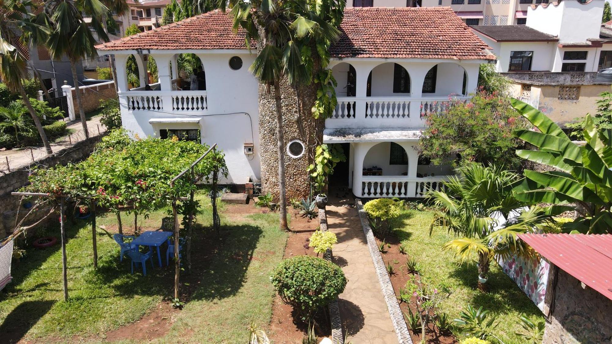 Akogo House - Bnb , Hostel, Backpackers & Volunteer Center Μομπάσα Εξωτερικό φωτογραφία