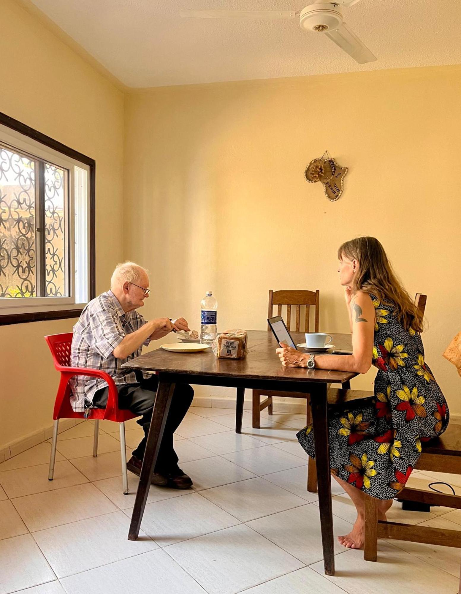 Akogo House - Bnb , Hostel, Backpackers & Volunteer Center Μομπάσα Εξωτερικό φωτογραφία