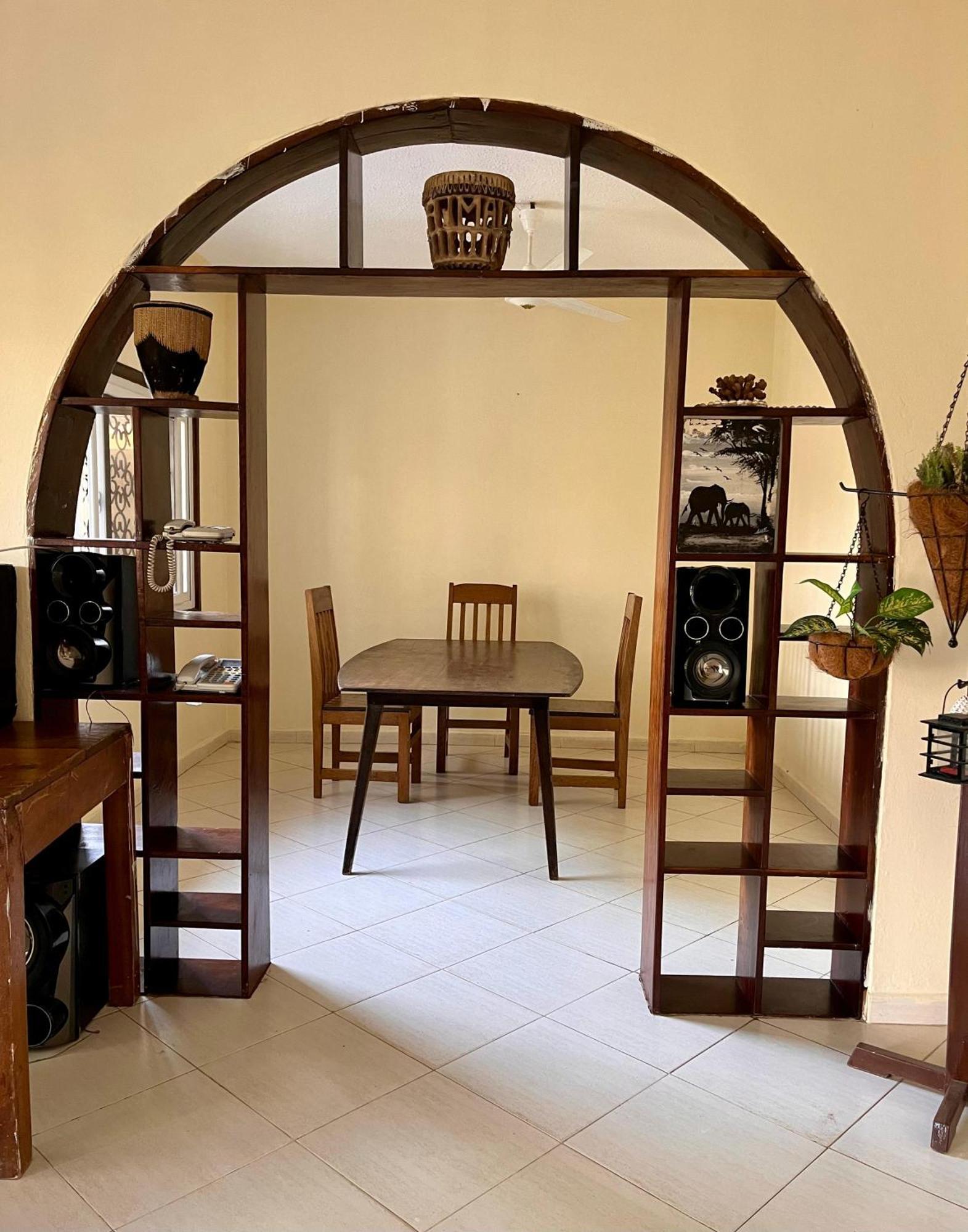 Akogo House - Bnb , Hostel, Backpackers & Volunteer Center Μομπάσα Εξωτερικό φωτογραφία