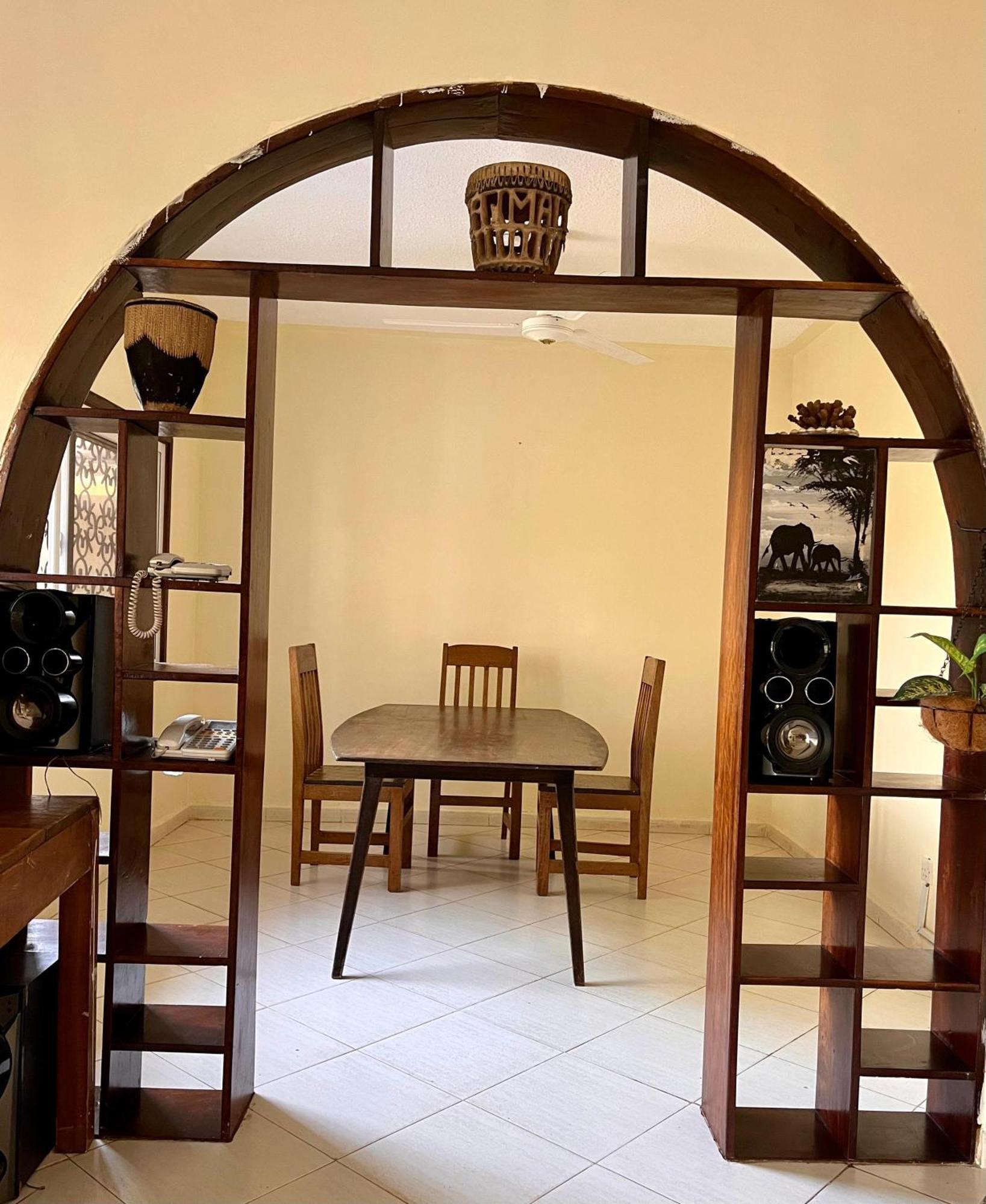 Akogo House - Bnb , Hostel, Backpackers & Volunteer Center Μομπάσα Εξωτερικό φωτογραφία