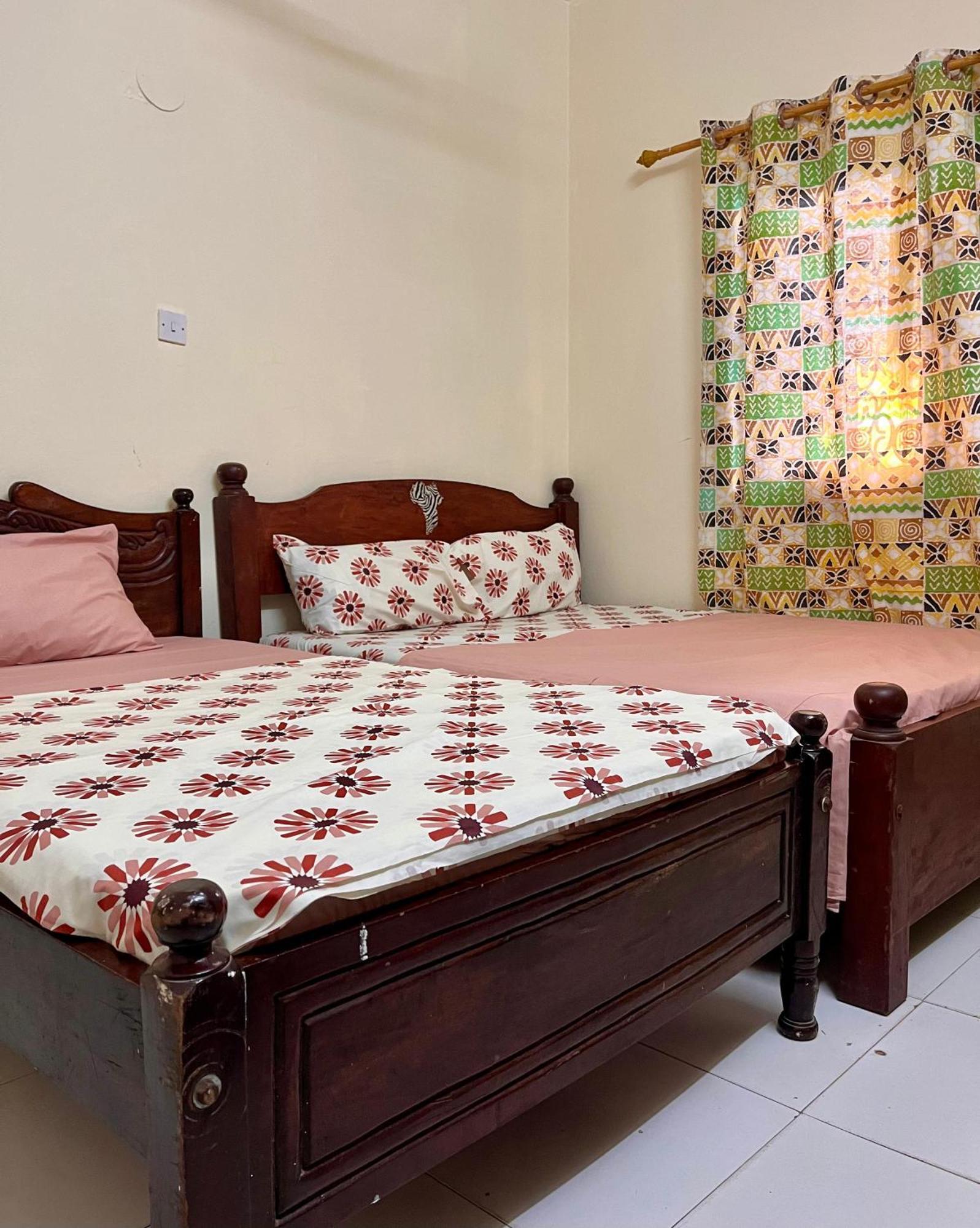 Akogo House - Bnb , Hostel, Backpackers & Volunteer Center Μομπάσα Εξωτερικό φωτογραφία