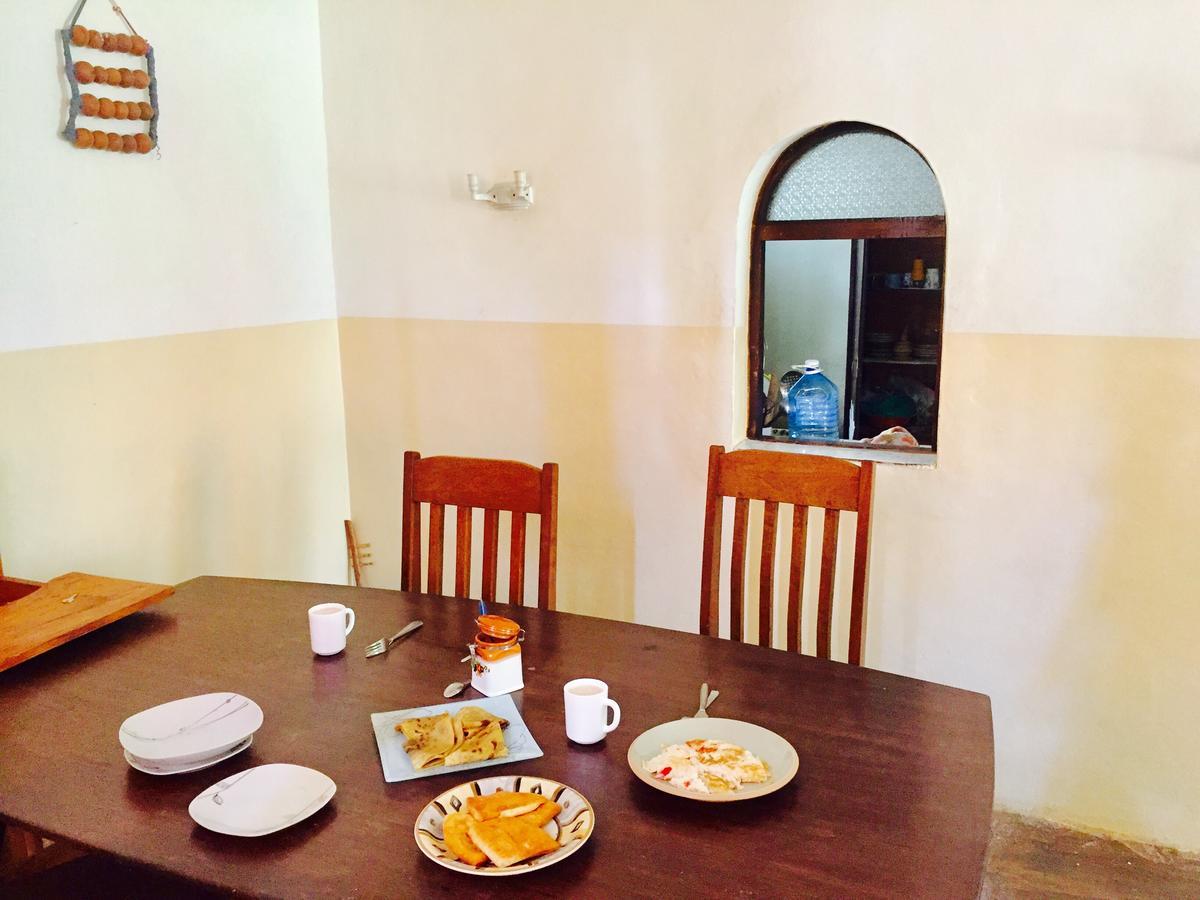 Akogo House - Bnb , Hostel, Backpackers & Volunteer Center Μομπάσα Εξωτερικό φωτογραφία