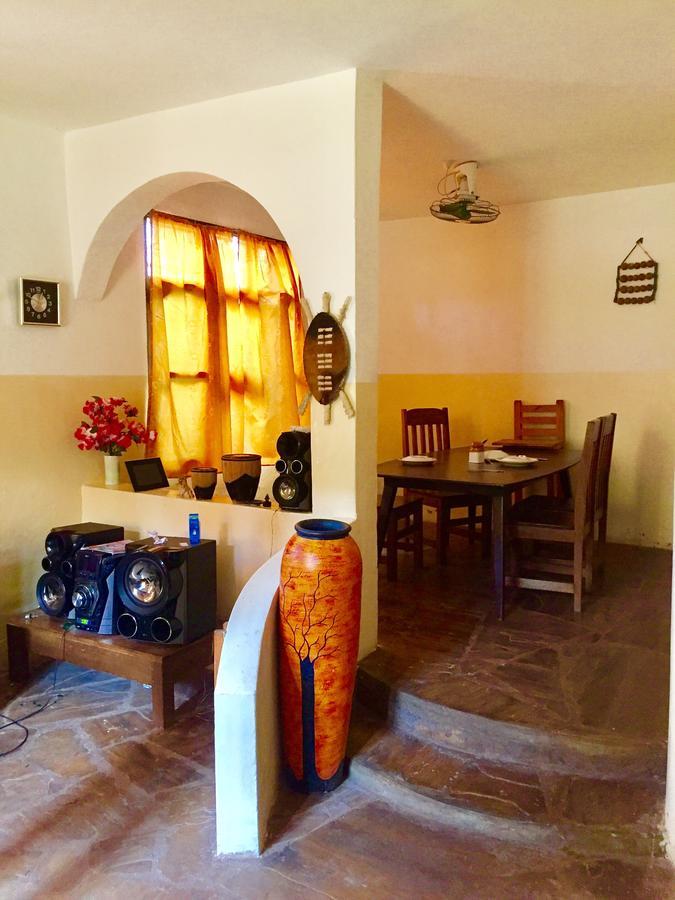 Akogo House - Bnb , Hostel, Backpackers & Volunteer Center Μομπάσα Εξωτερικό φωτογραφία