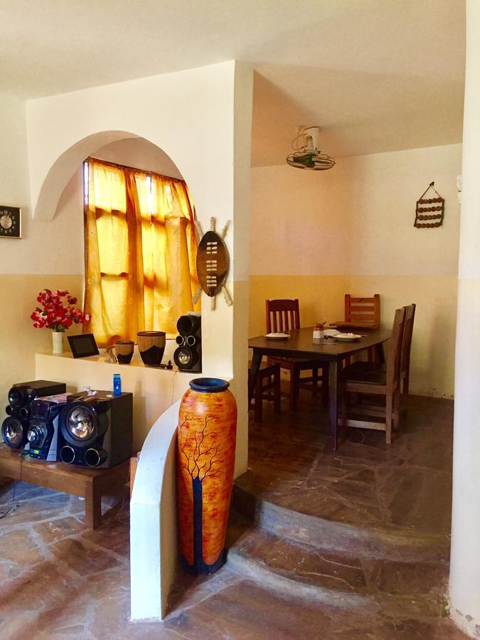 Akogo House - Bnb , Hostel, Backpackers & Volunteer Center Μομπάσα Εξωτερικό φωτογραφία